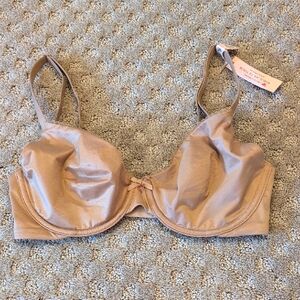 Victoria's Secret Body By Victoria Invisible Lift Bra 32 DD NWT